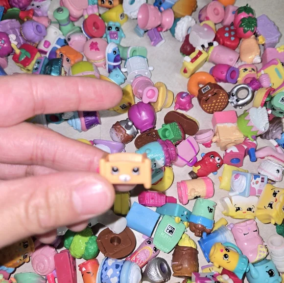 Shopkins Large Bundle 355 Pieces!!! - Picture 14 of 16